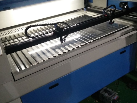 STJ1390 100W 亞克力板激光切割機 STJ1390 100W 亞克力板激光切割機