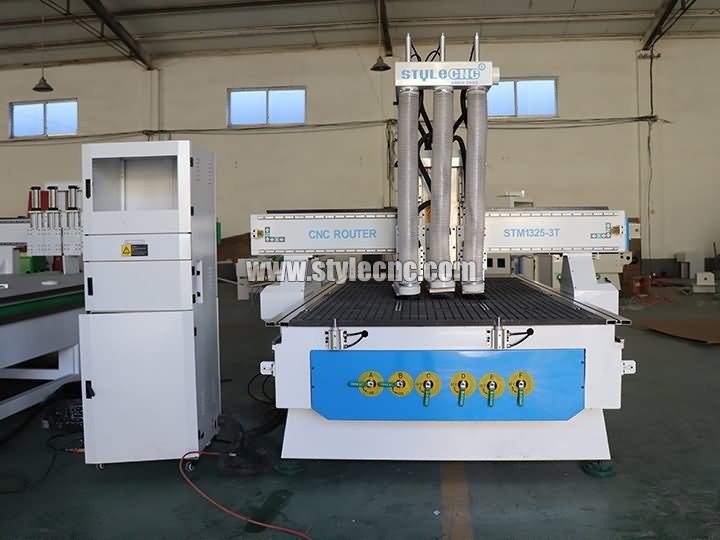 帶 3 個(gè)主軸的木門數(shù)控雕刻機(jī)