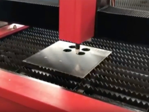 4x8 用于 3 毫米鋁板切割的數(shù)控等離子切割工作臺(tái) 4x8 用于 3 毫米鋁板切割的數(shù)控等離子切割工作臺(tái)