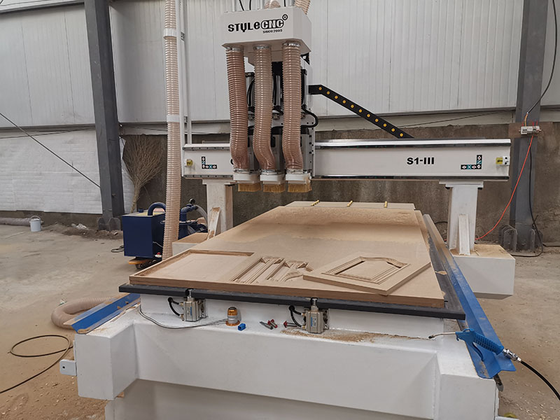 4x8 用于櫥柜制作的木工數(shù)控雕刻機(jī) 4x8 用于櫥柜制作的木工數(shù)控雕刻機(jī)